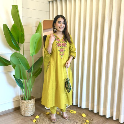 SEAKART Women Kurta Pant Set