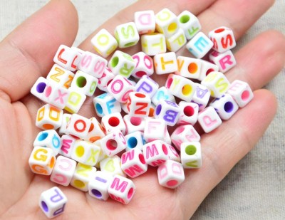 REGLET 650 Square Alphabet Beads & 65 Emojis for Craft Kit Bracelet Necklace making Kit