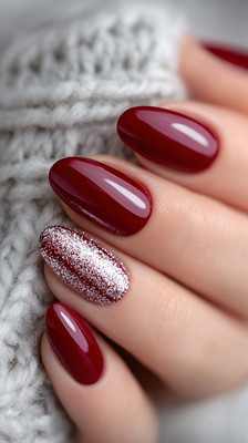 GIRISA Elegant Short Round Nails Glossy Maroon With Glitter, Free Glue Kit Maroon, Gold Glitter(Pack of 14)