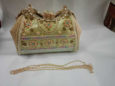 HuskoUnique Golden Embellished Clutch GEC-001 Shoulder Bag(Gold, 1 L)