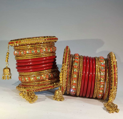 PARRAMBHA SANIRA Lac Crystal Bangle Set