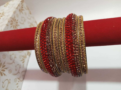 PARRAMBHA SANIRA Stone Crystal Enamel Bangle Set