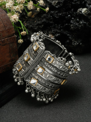 Divastri Alloy Silver Bracelet