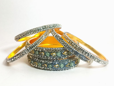 Suhana collection Brass Crystal Brass Bangle Set(Pack of 6)