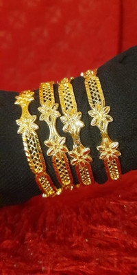 Arifa Metal Bangle Set(Pack of 4)