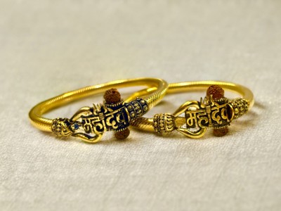 Diya Creation Alloy Gold-plated Kada