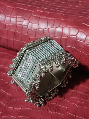 ISLANA Oxidised Silver Kada