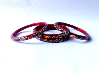 Karaavi Glass Crystal Enamel Bangle Set(Pack of 4)