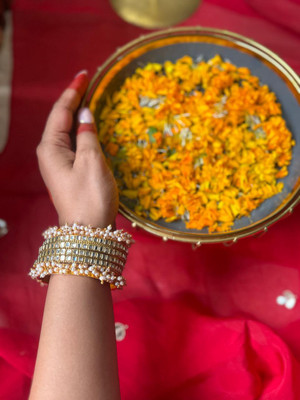 Ammoli Metal Crystal Gold-plated Bangle Set(Pack of 28)