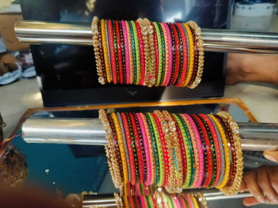 wear your shine with sk Glass Bangle Set(Pack of 10)
