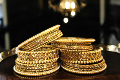 Vindaa Alloy Pearl Gold-plated Bangle Set(Pack of 10)