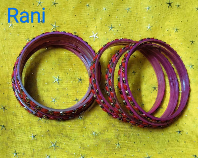 PRETTY GALS Glass Bangle Set