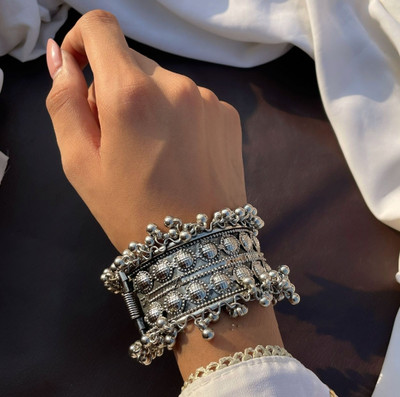 Samridhi DC Alloy Silver Kada