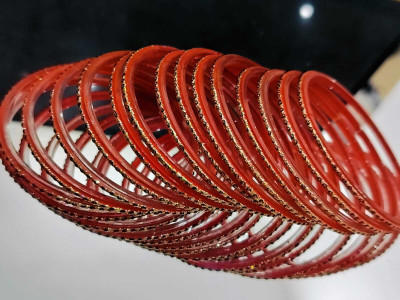 wear your shine with sk Glass Bangle Set(Pack of 8)