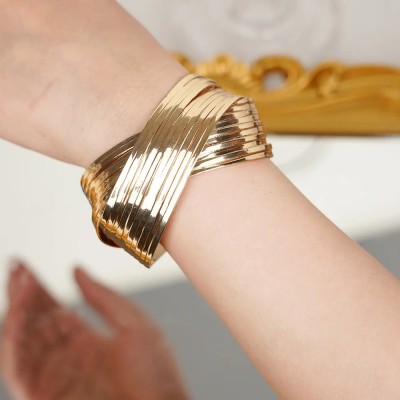 NAVRISHA Alloy Gold-plated Cuff