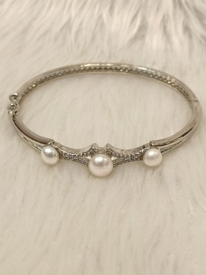 Mannat Raj Alloy Pearl Silver Bracelet