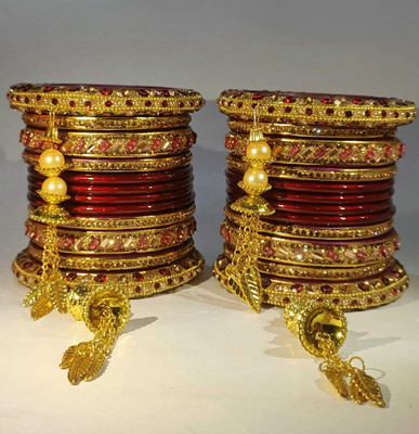 PARRAMBHA SANIRA Lac Crystal Bangle Set