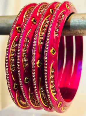 DUAA FASHIONS Lac Bangle Set(Pack of 4)