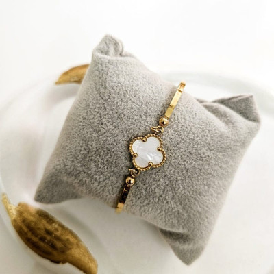 GUJJUJEWELLERS Alloy Gold-plated Bracelet