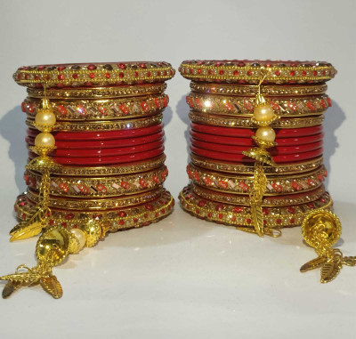 PARRAMBHA SANIRA Lac Crystal Bangle Set