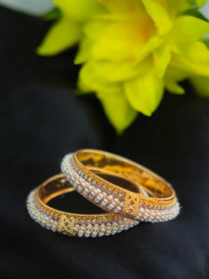Vindaa Alloy Pearl Gold-plated Bangle Set(Pack of 2)