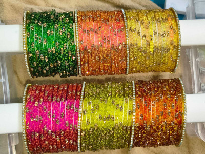 GNR COLLECTIONS Glass Crystal Bangle Set(Pack of 6)