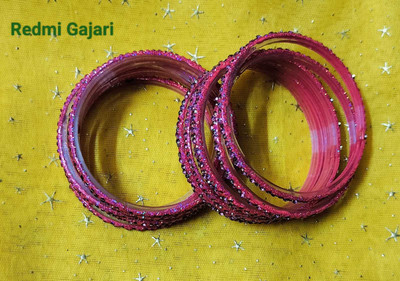 PRETTY GALS Glass Bangle Set