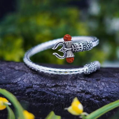 Spyroniix Reeal Treasuree Stainless Steel Silver Coated Bracelet