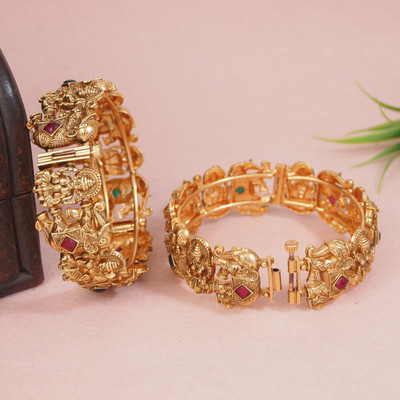 Jewwel Brass Gold-plated Bangle