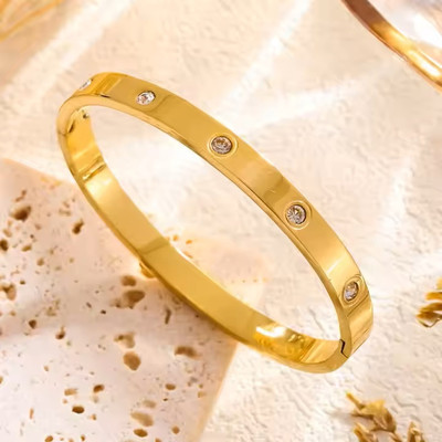 Dressberry Metal, Stone, Alloy, Stainless Steel Cubic Zirconia, Diamond, Crystal Gold-plated Bracelet