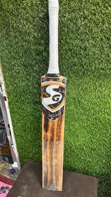 Sanspareils Greenlands SG Kashmir Willow Cricket  Bat For 15+ Yrs(0.895 kg)
