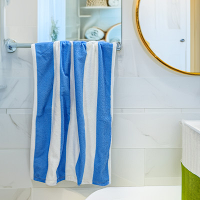 STATUS Microfiber 200 GSM Bath Towel