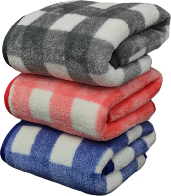 DEEPTI CHANDNA DESIGNS Microfiber 340 GSM Hand Towel Set(Pack of 3)