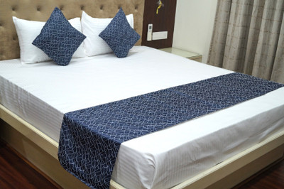 Vissage Polyester Double King Sized Bedding Set(Blue, Pack of 1 Double Bed Runner + 2 Cushion Covers)