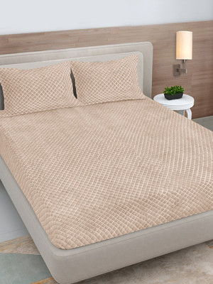 Fabinaliv Woolen King Fitted (Elastic) 300 TC Geometric Bedsheet(Pack of 1, Beige)