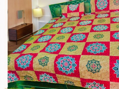 SHUBHK 200 TC Microfiber Double Floral Flat Bedsheet(Pack of 1, Multicolor)