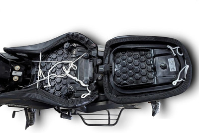 carbox COVER_A196 Split Bike Seat Cover For Suzuki Gixxer SF