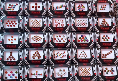 QUBIX Woman Best Bindi Combo Pack 20 flaps Multicolors Bindis. FOR HEAD Multicolor Bindis(stone bindi)