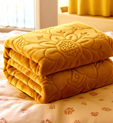 Changers Floral Double Mink Blanket for  Heavy Winter(Polyester, Gold)
