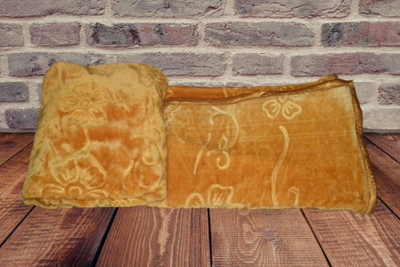 SPENTO Self Design Double Mink Blanket for  Mild Winter(Polyester, Gold)