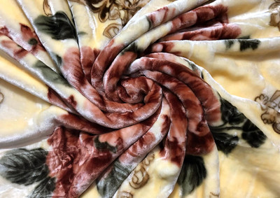 Sheren Floral Single Mink Blanket for  Heavy Winter(Polyester, Goldy)
