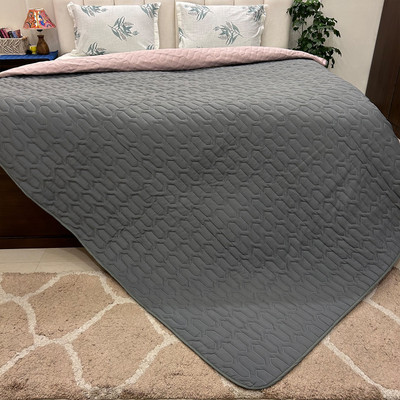 Urban Space Printed Single Comforter for  Heavy Winter(Microfiber, Grey & Rose)