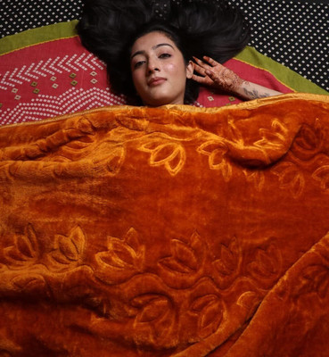 Retreat Self Design Double Weighted Blanket for  Heavy Winter(Microfiber, GOLDEN)