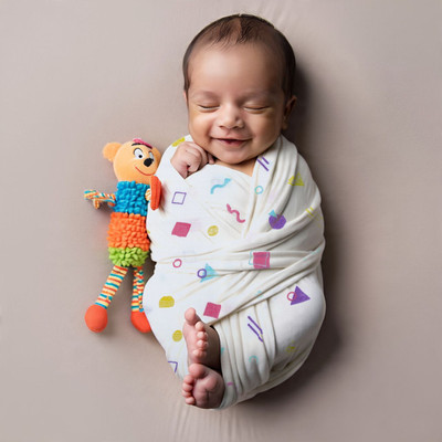 gigglyfy Baby Printed Crib Swaddling Baby Blanket for  Mild Winter(Muslin, White Geometry)