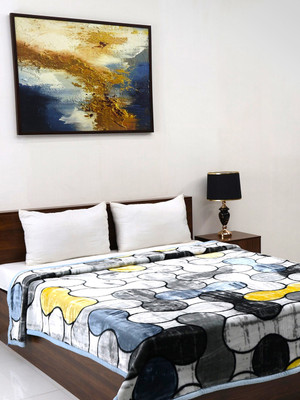 Signature Abstract Double Mink Blanket for  Mild Winter(Polyester, Black & White)