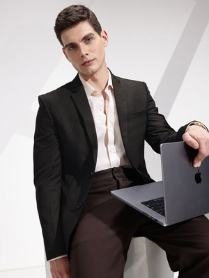 INVICTUS Checkered Double Breasted Formal Men Blazer(Black)