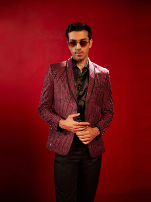 VASTRAMAY Solid Single Breasted Casual Men Blazer(Maroon)