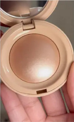 Yuency New Lightweight Baked Blusher and Highlighter with effortlessly and Long lasting(light gold)