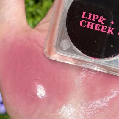 Yuency Dark Magic pH Blush | Dewy-Matte Finish | Highly Pigmented(black)