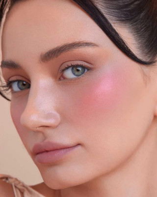GFSU - GO FOR SOMETHING UNIQUE Waterproof and long lasting whith high shine blusher(light pink)